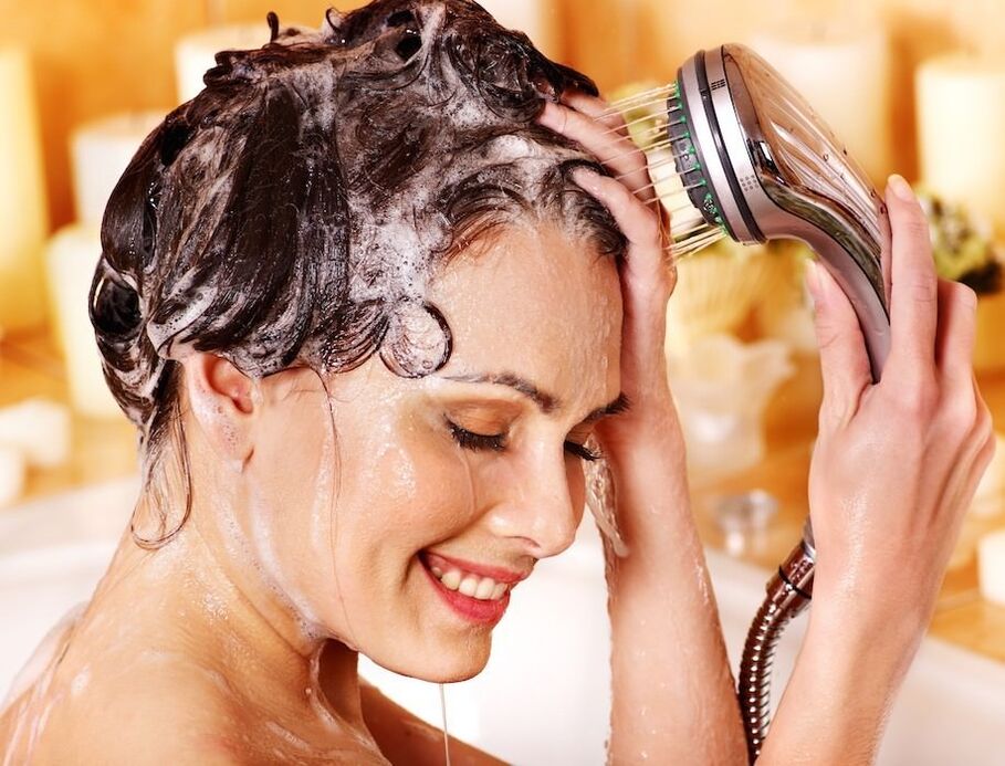 With scalp psoriasis, it is necessary to wash with a medicated shampoo